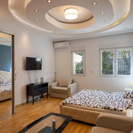 Center Lux Iii * Belgrade