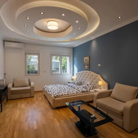 Center Lux Iii Apartment *