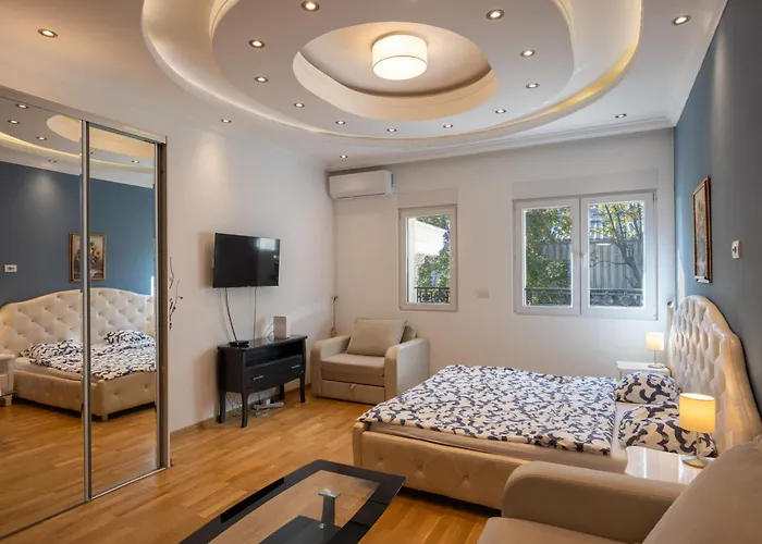 Center Lux Iii * بلغراد