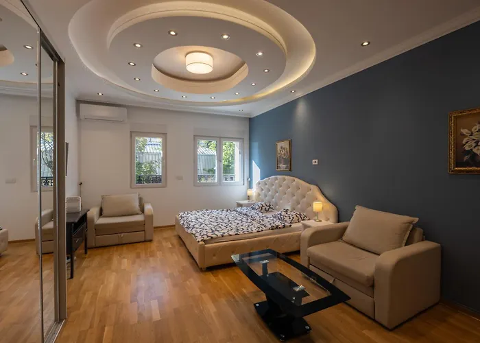 Center Lux Iii Apartament *