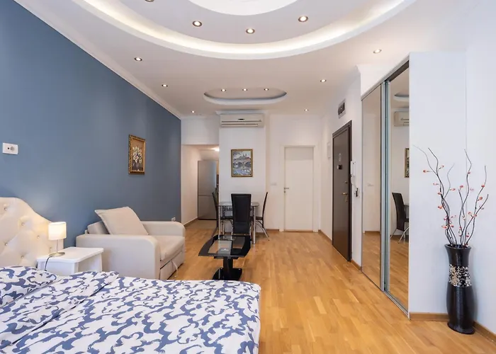 Center Lux Iii * بلغراد