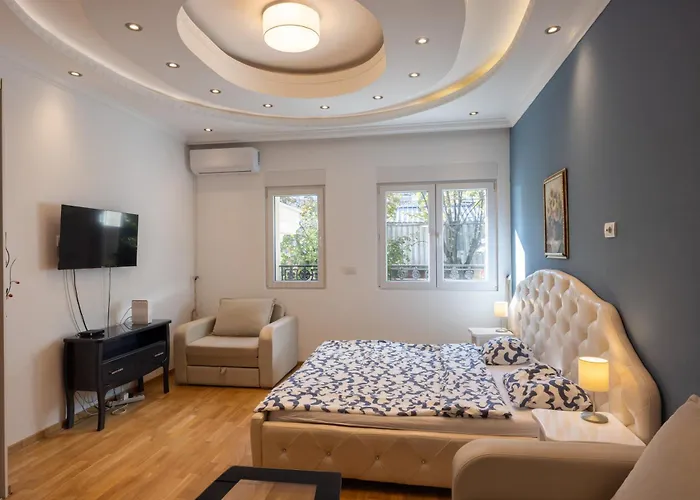 Center Lux Iii بلغراد